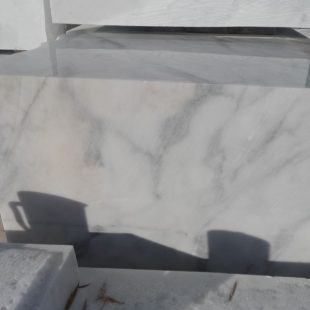 Afyon Beyaz Bulutlu Mermer Blok